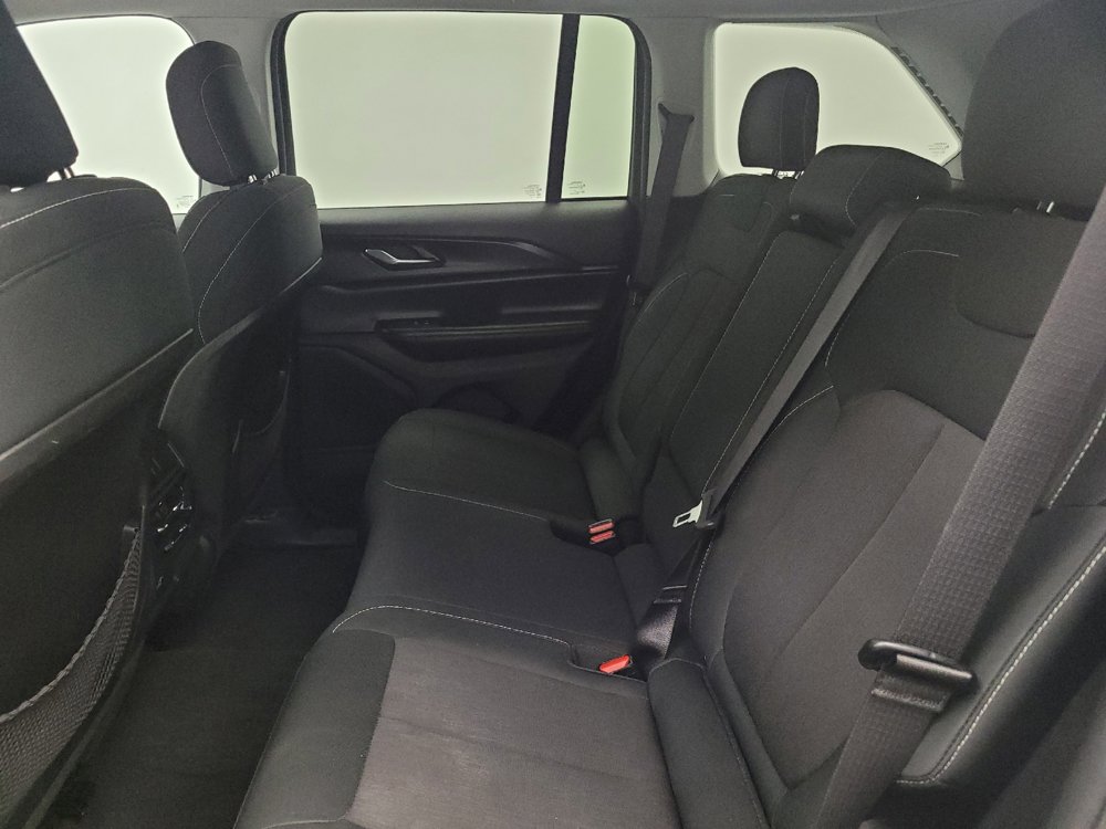 Used 2024 Jeep Grand Cherokee Laredo RWD image 18
