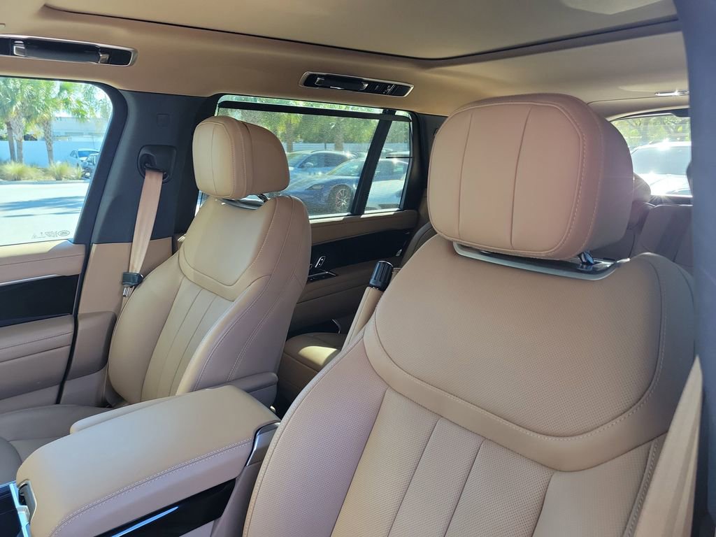 Used 2025 Land Rover Range Rover Long Wheelbase SE image 6