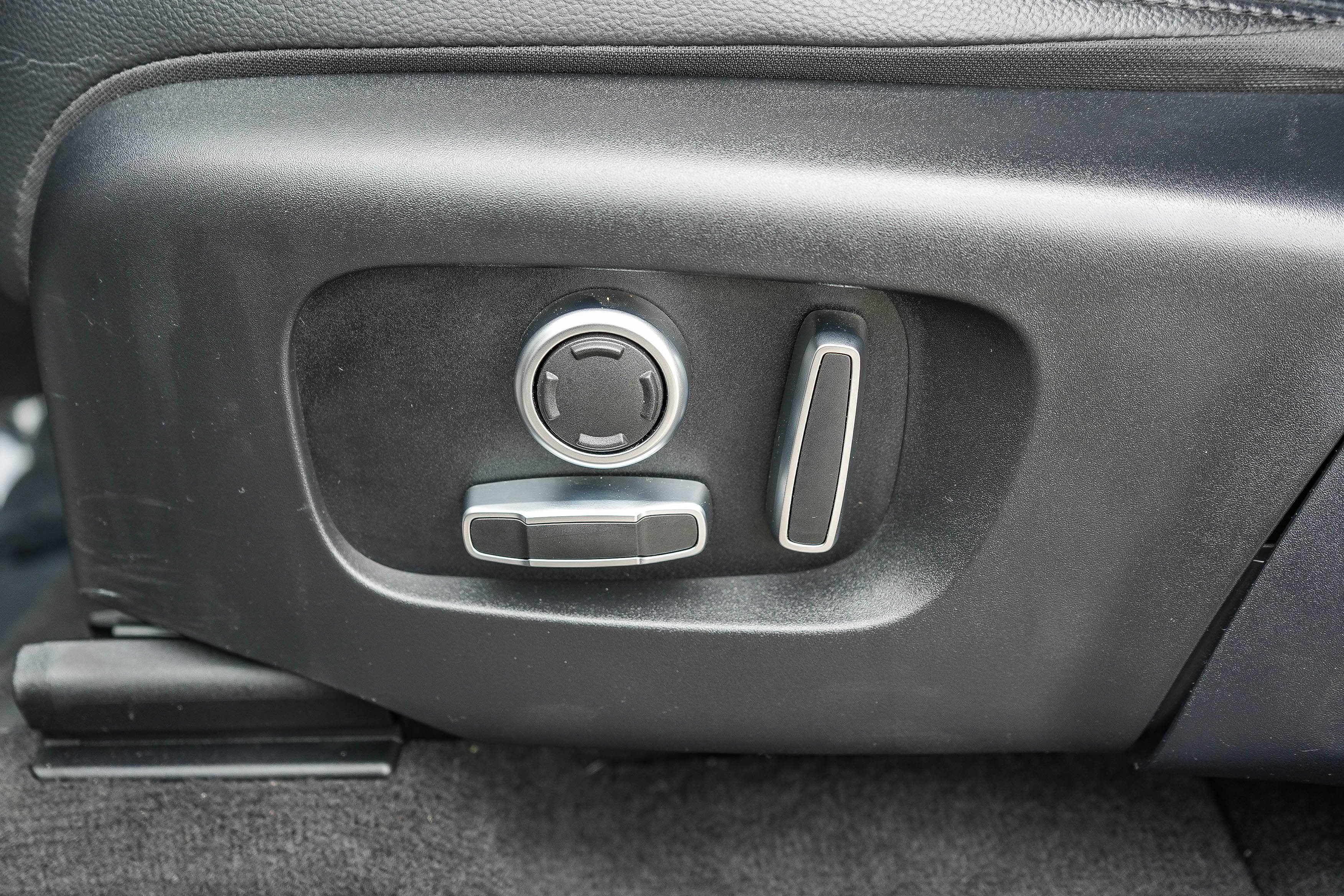 Used 2022 Land Rover Discovery Sport SE image 21