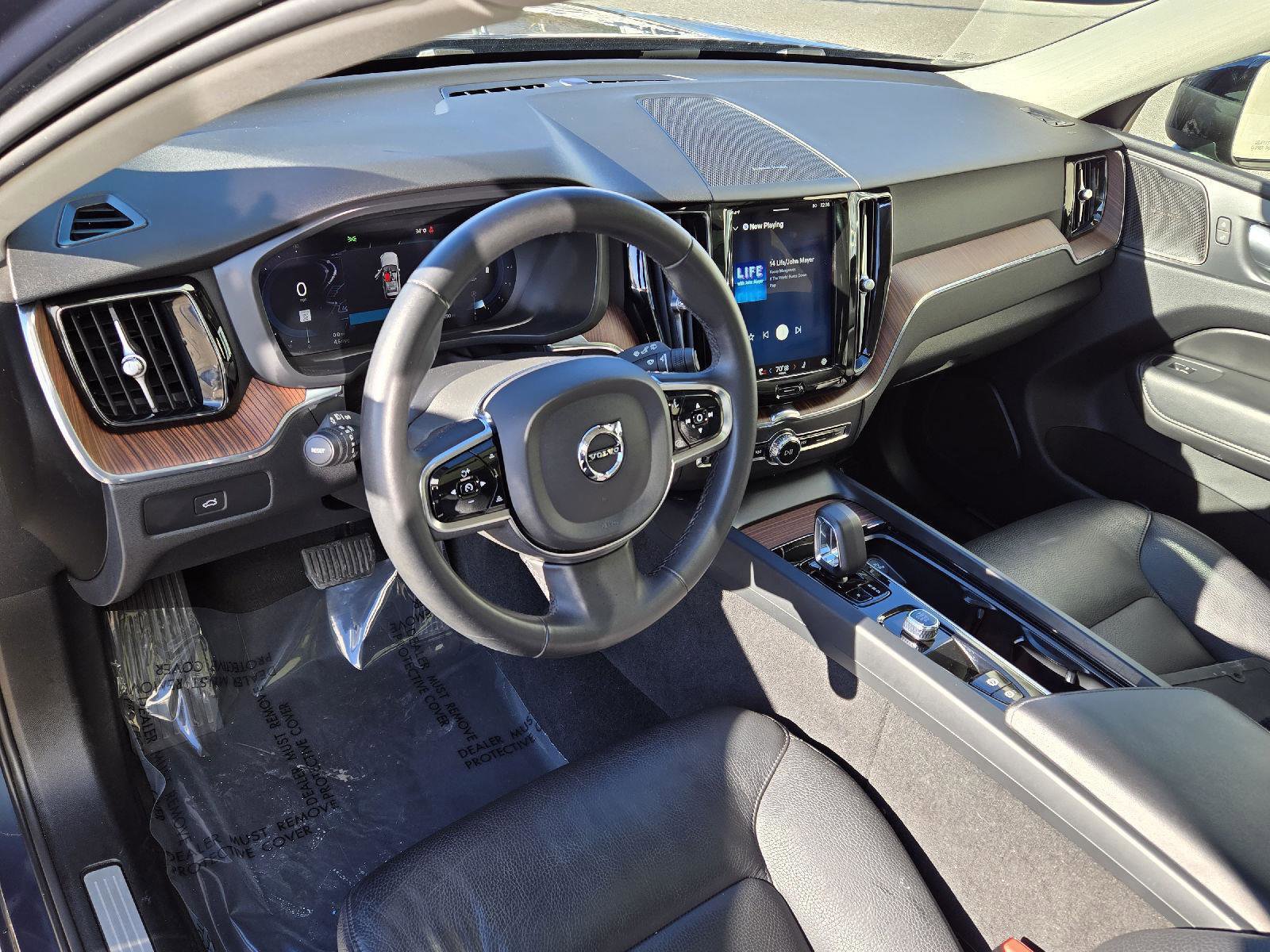 Used 2024 Volvo XC60 B5 Plus image 5