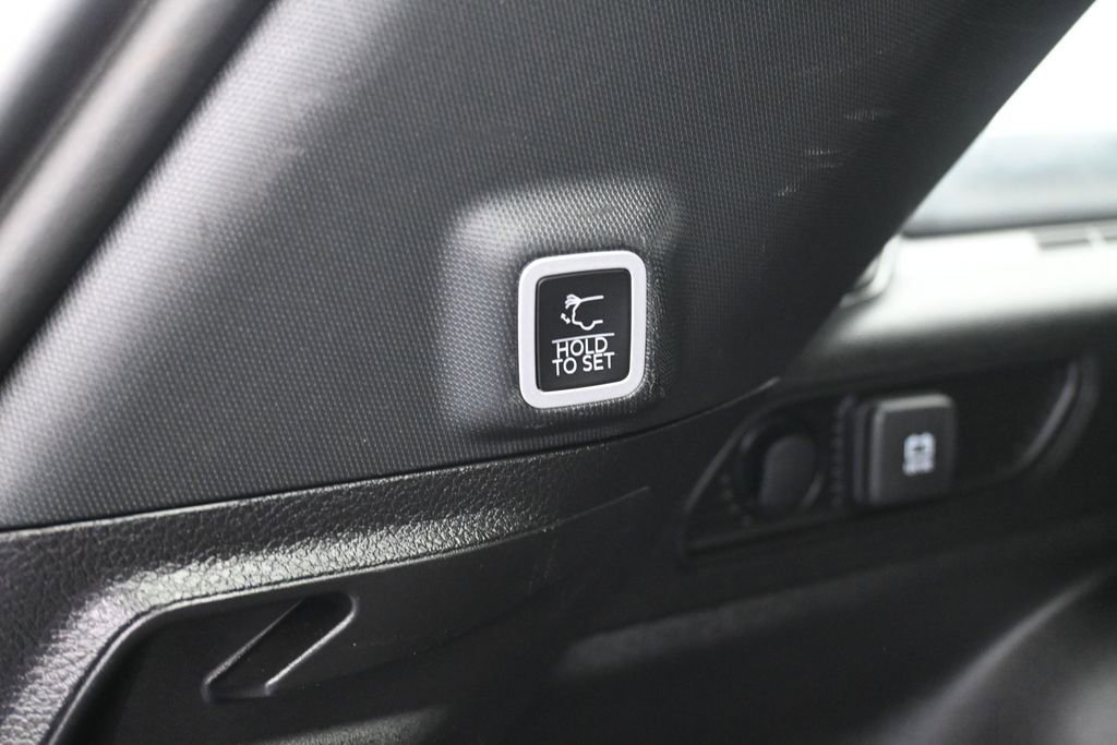 Used 2024 Jeep Grand Cherokee Altitude AWD/4WD image 12