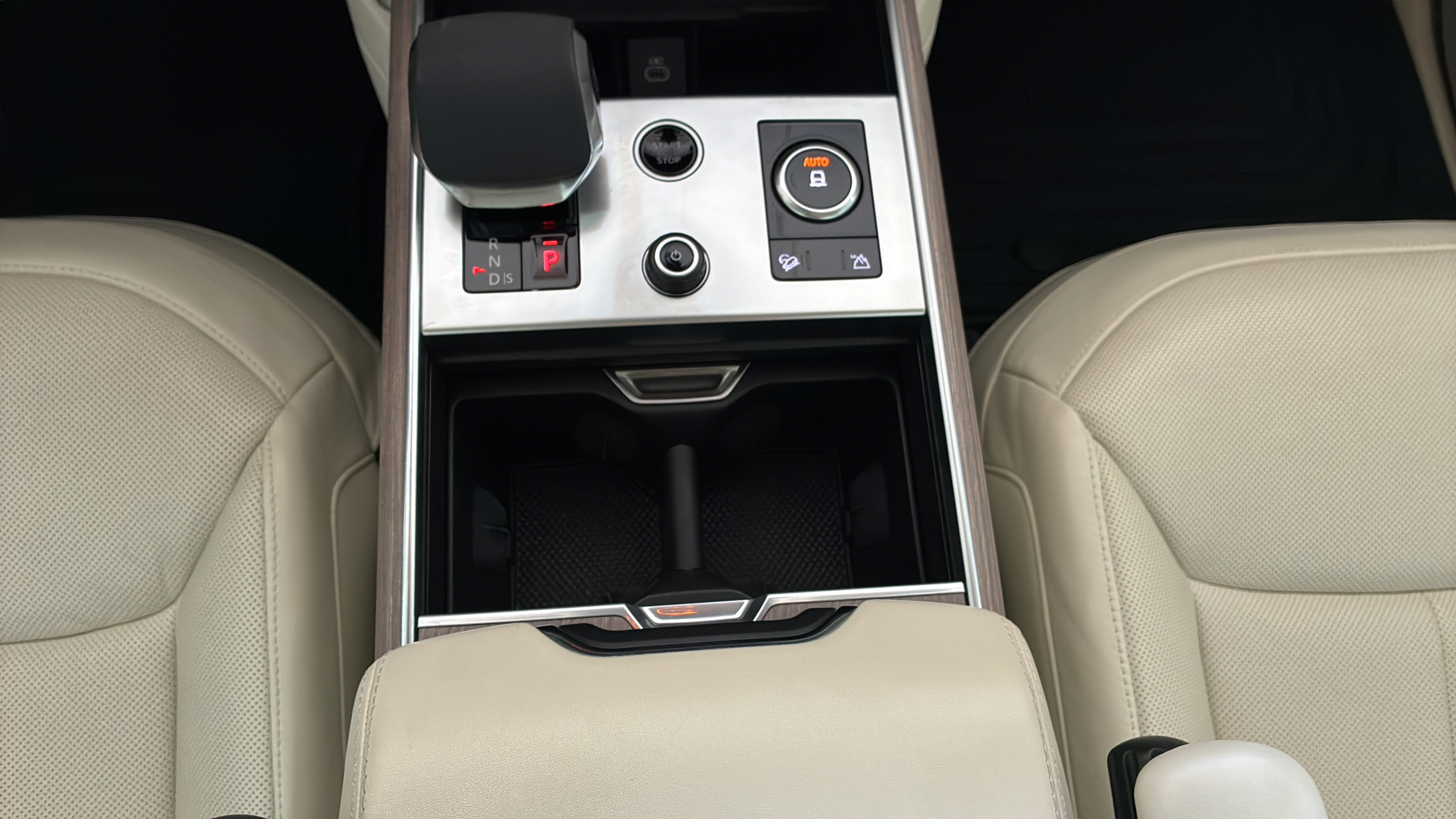 Used 2023 Land Rover Range Rover SE AWD/4WD image 12