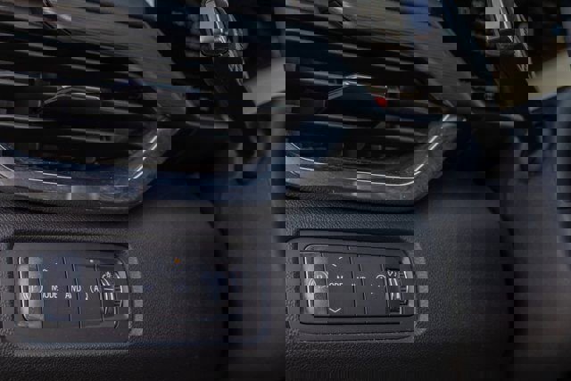 Used 2025 GMC Acadia Elevation image 23