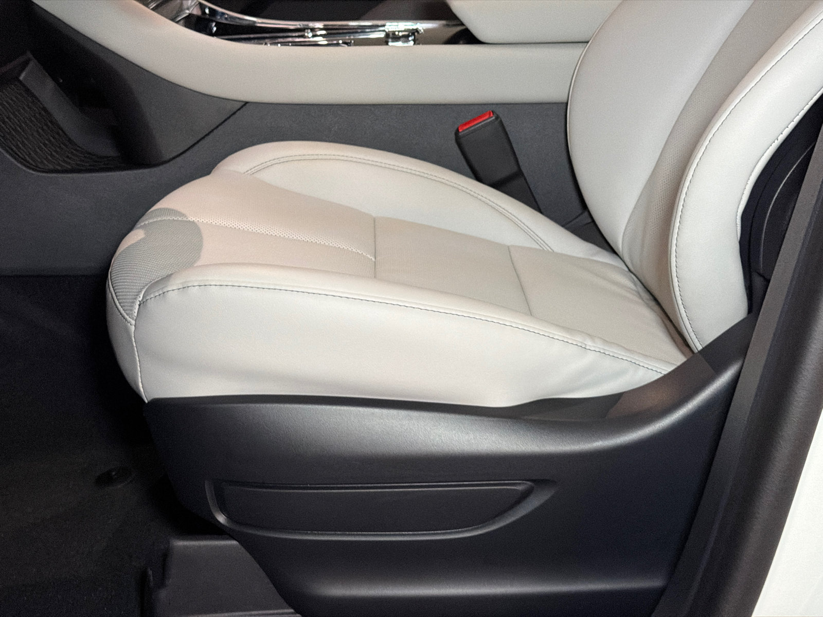 New 2027 Lincoln Aviator AWD image 17
