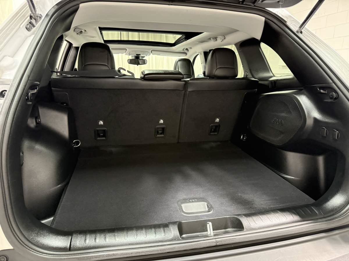 Used 2022 Jeep Cherokee Latitude w/ Sun & Sound Group AWD/4WD image 20