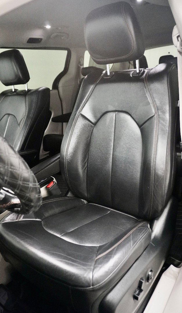 Used 2017 Chrysler Pacifica Touring-L Plus FWD image 4