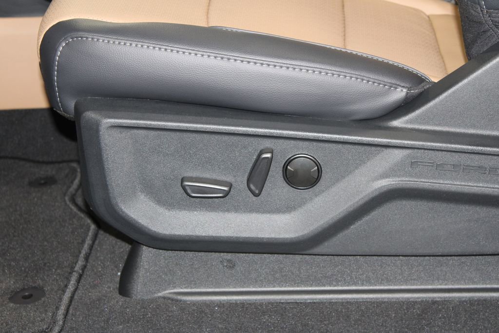 New 2026 Ford F250 Lariat w/ Chrome Package image 23