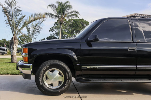 Used 1997 Chevrolet Tahoe 4WD 2-Door w/ Preferred Equipment Group 3 image 2