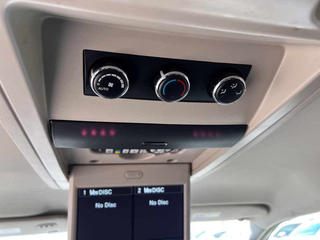 Used 2013 Chrysler Town & Country Touring-L w/ Driver Convenience Group FWD image 32