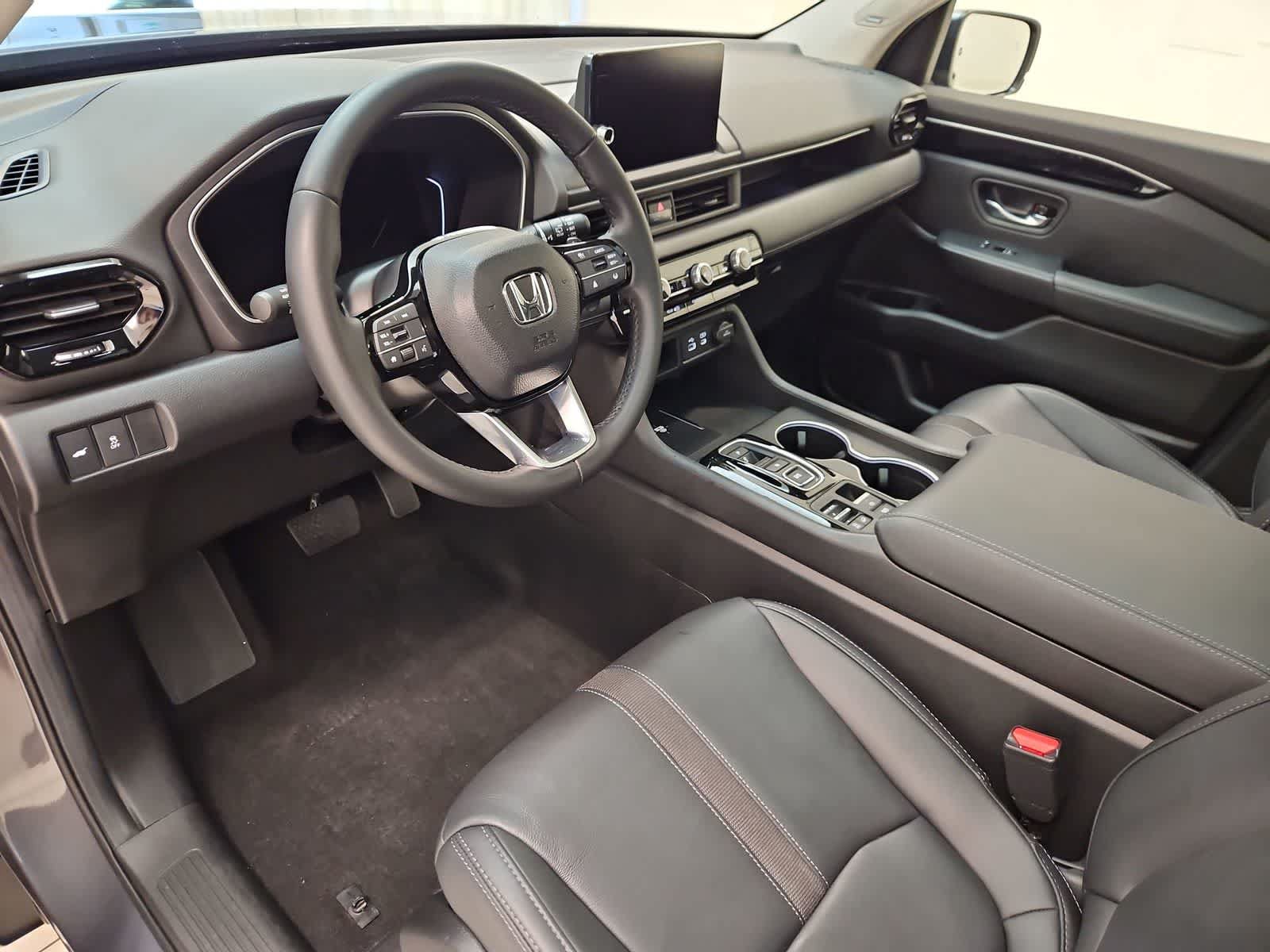Certified 2025 Honda Pilot Touring image 2