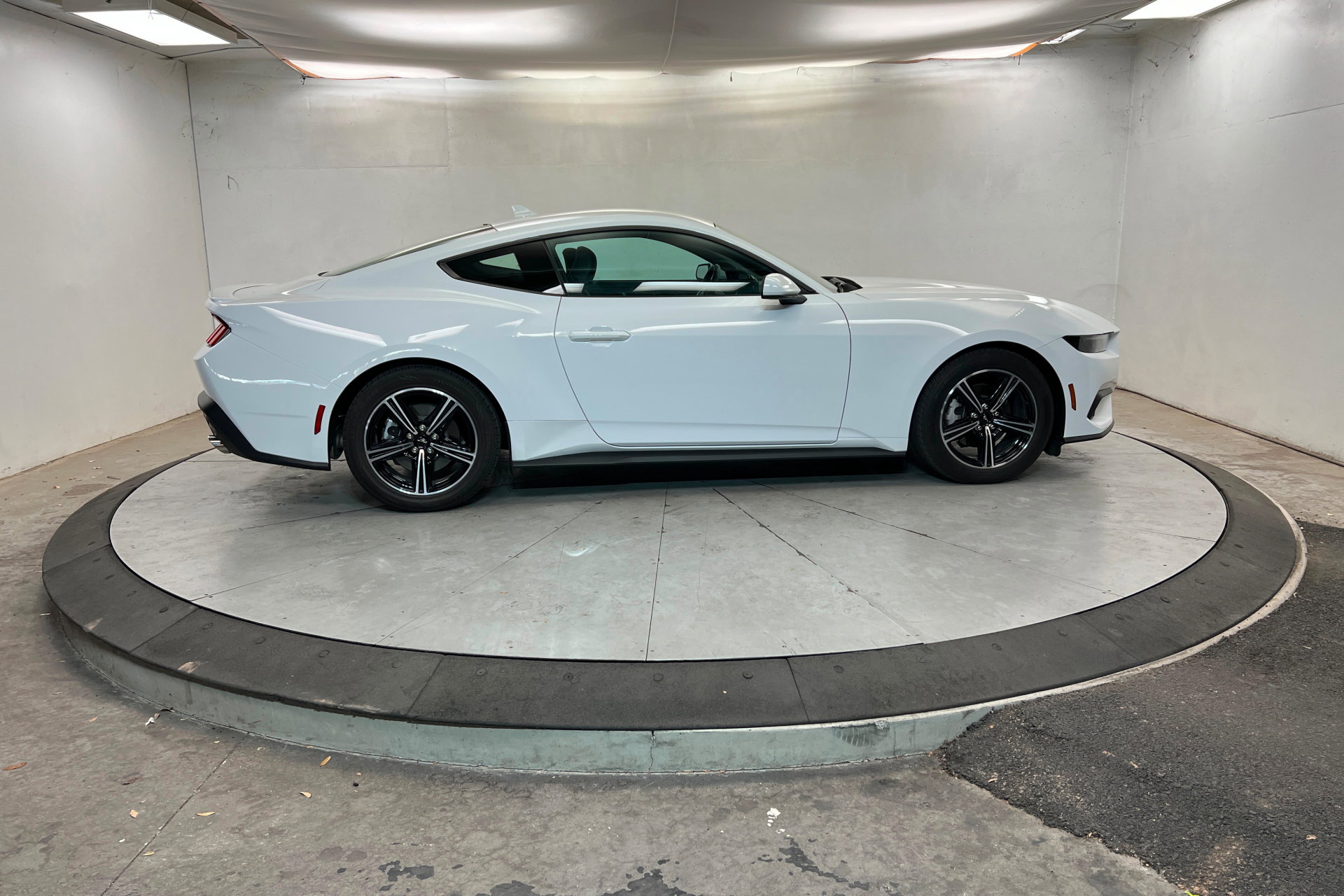 Used 2025 Ford Mustang Premium image 7