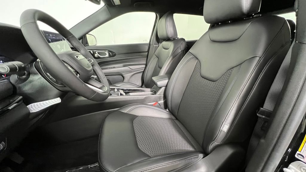 New 2026 Jeep Compass Latitude image 16