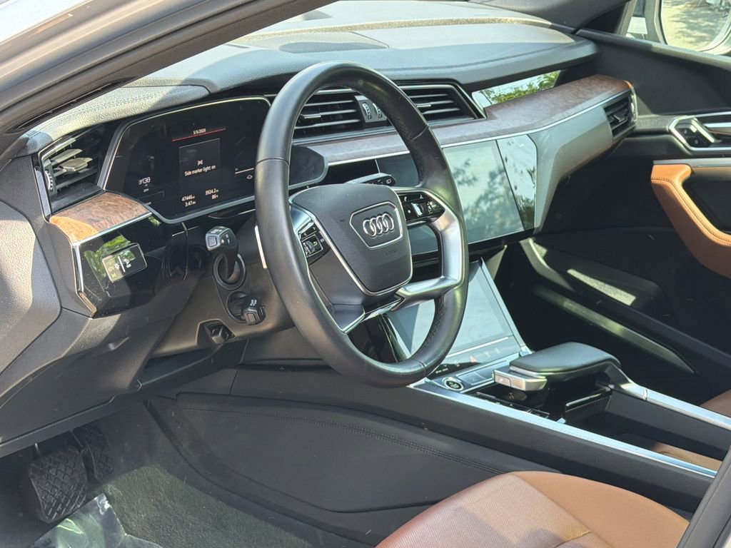 Used 2023 Audi e-tron Premium Plus w/ Premium Plus Package AWD/4WD image 14