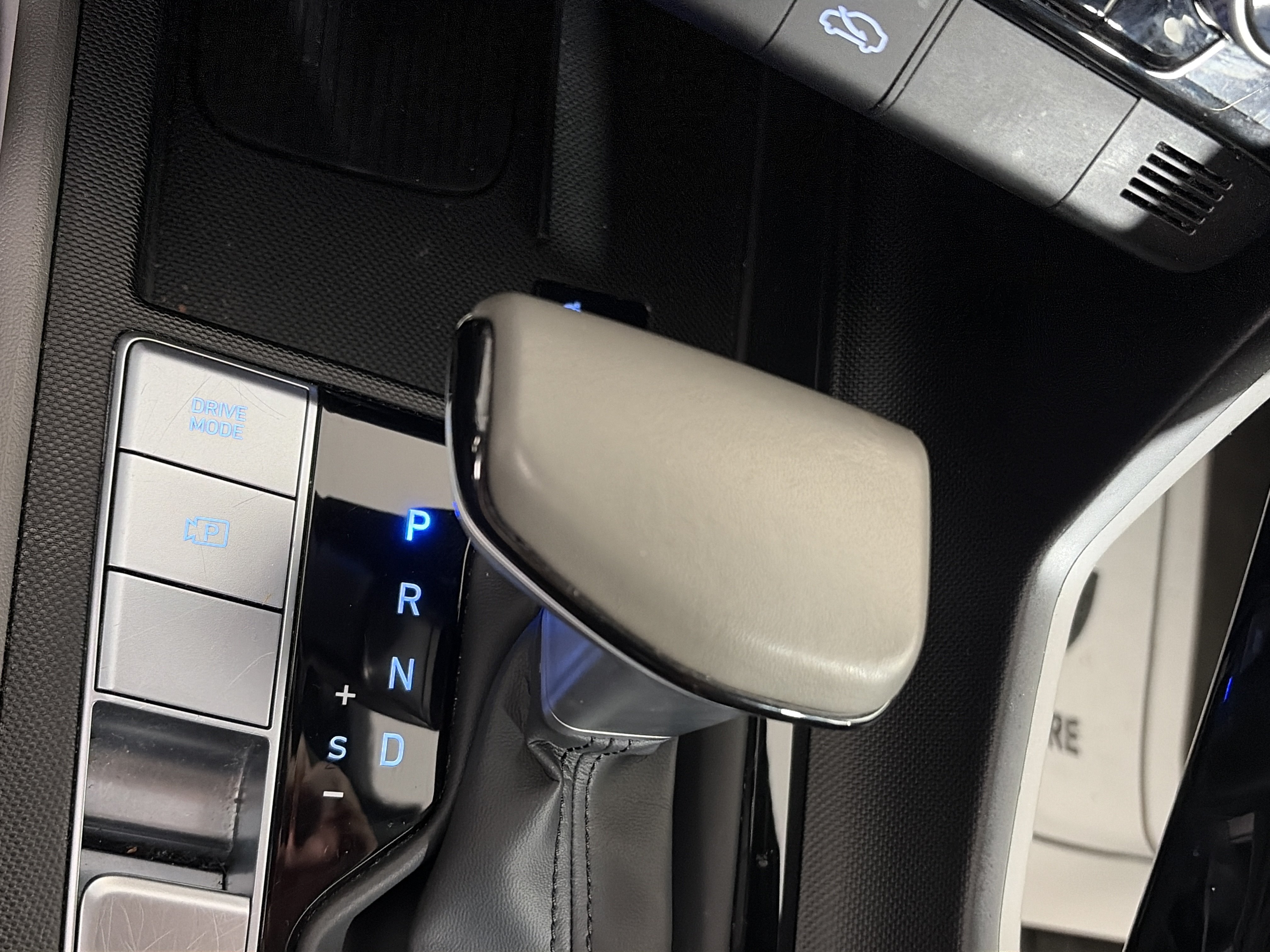 Used 2025 Hyundai Elantra SEL FWD image 30
