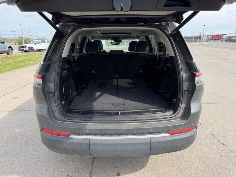 Used 2022 Jeep Grand Cherokee L Limited image 5