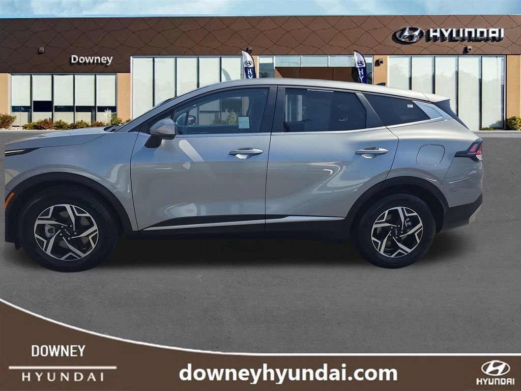 Used 2025 Kia Sportage LX FWD image 2