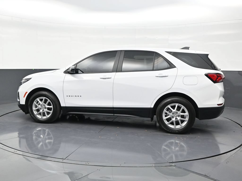Used 2024 Chevrolet Equinox LS FWD image 2