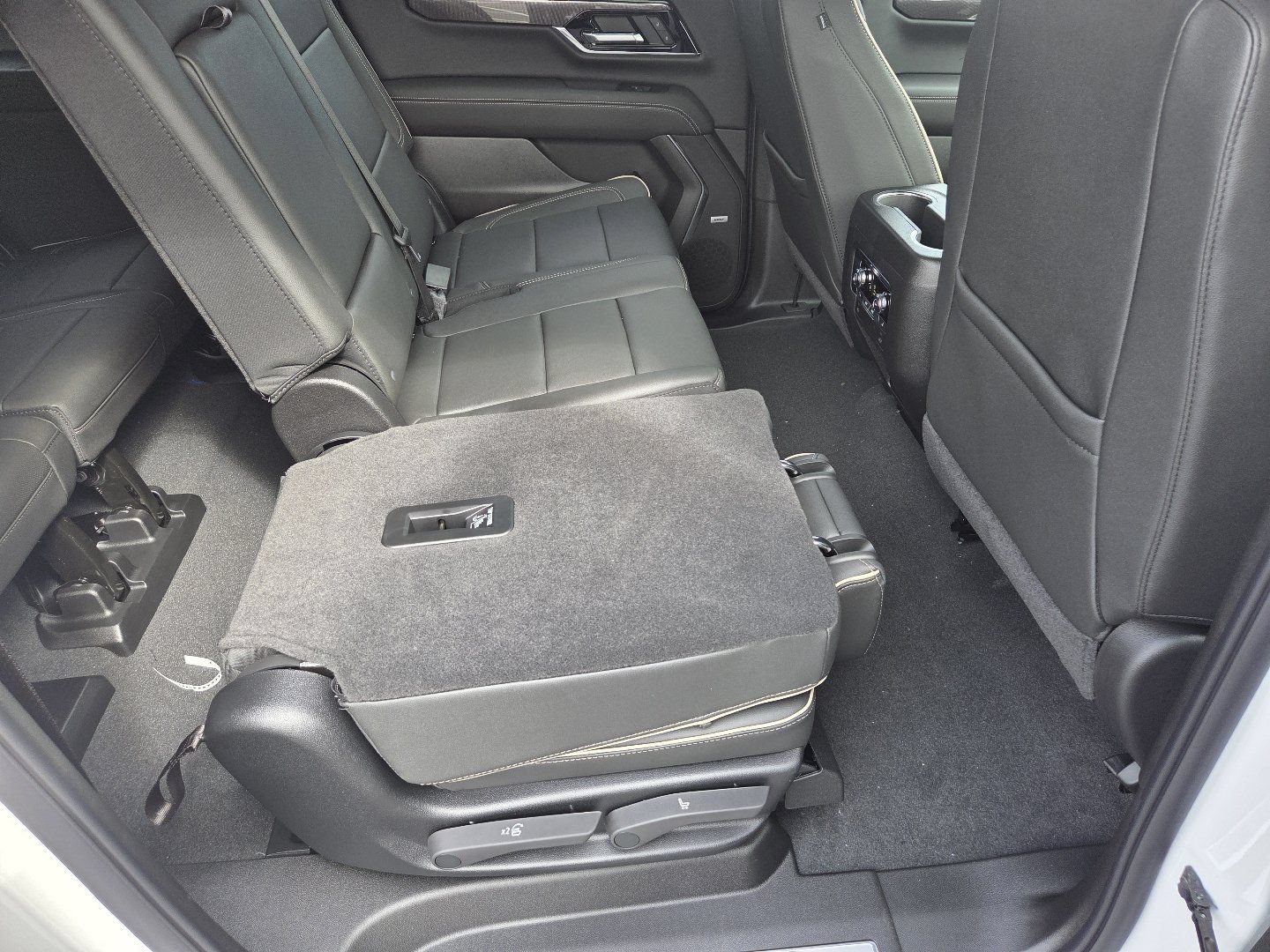 New 2026 GMC Yukon XL Elevation AWD/4WD image 23