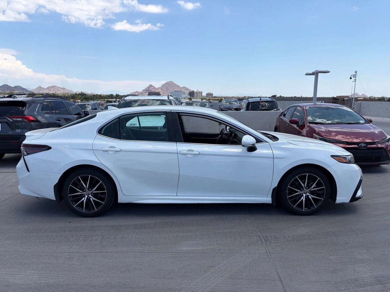 Used 2023 Toyota Camry SE FWD image 3