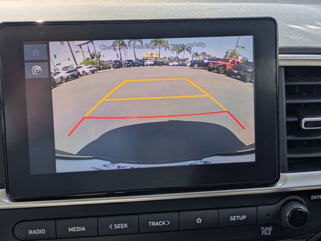 Used 2025 Hyundai Venue SEL FWD image 17