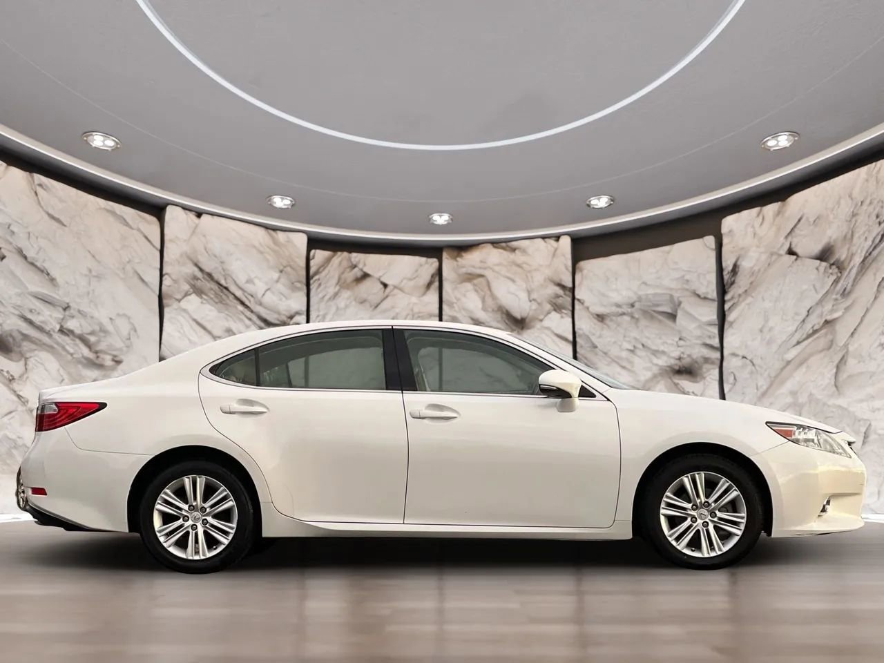 Used 2014 Lexus ES 350 ES 350 Sedan 4D w/ Premium Package image 4