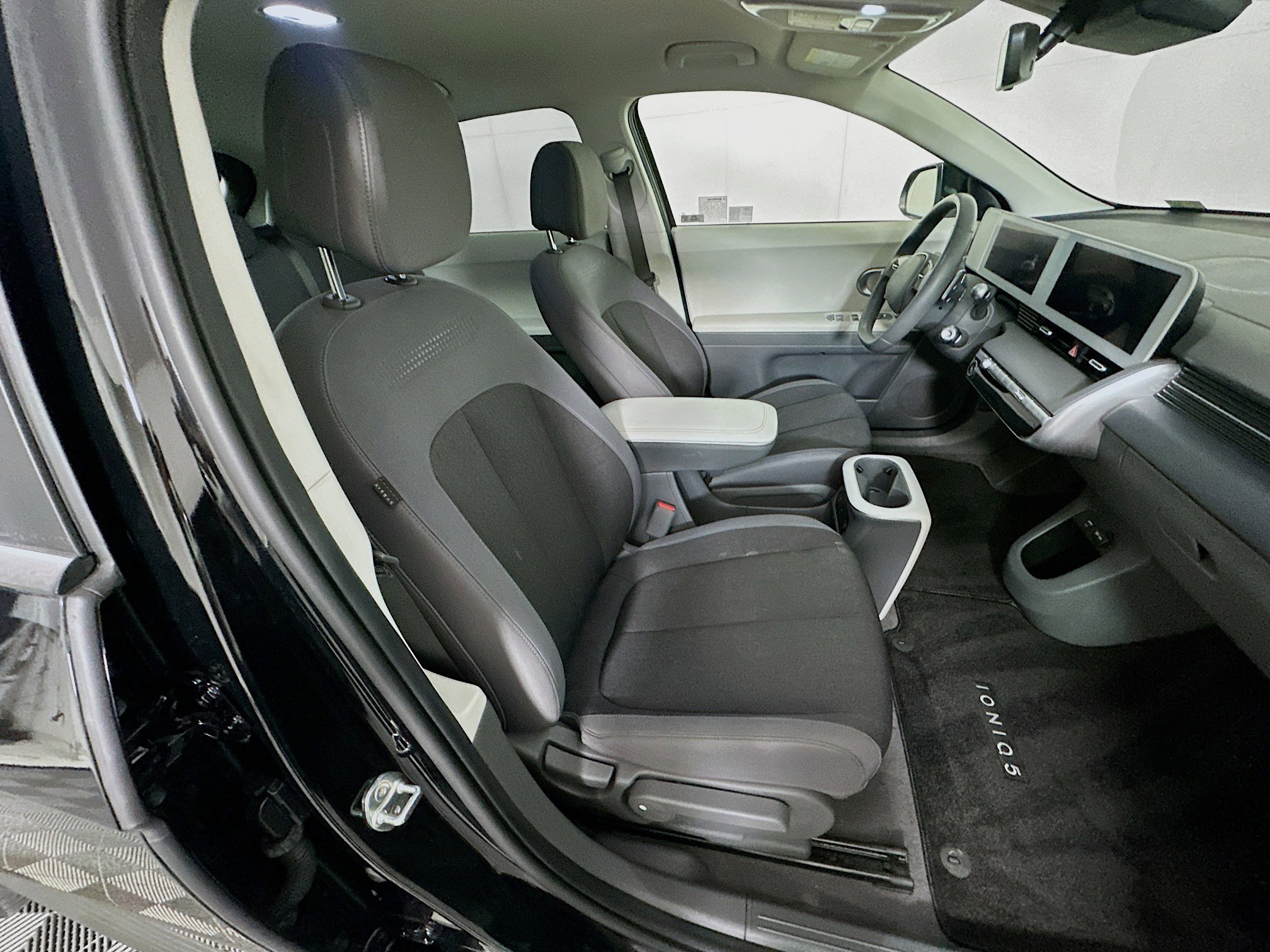 Used 2024 Hyundai Ioniq 5 SEL RWD image 30