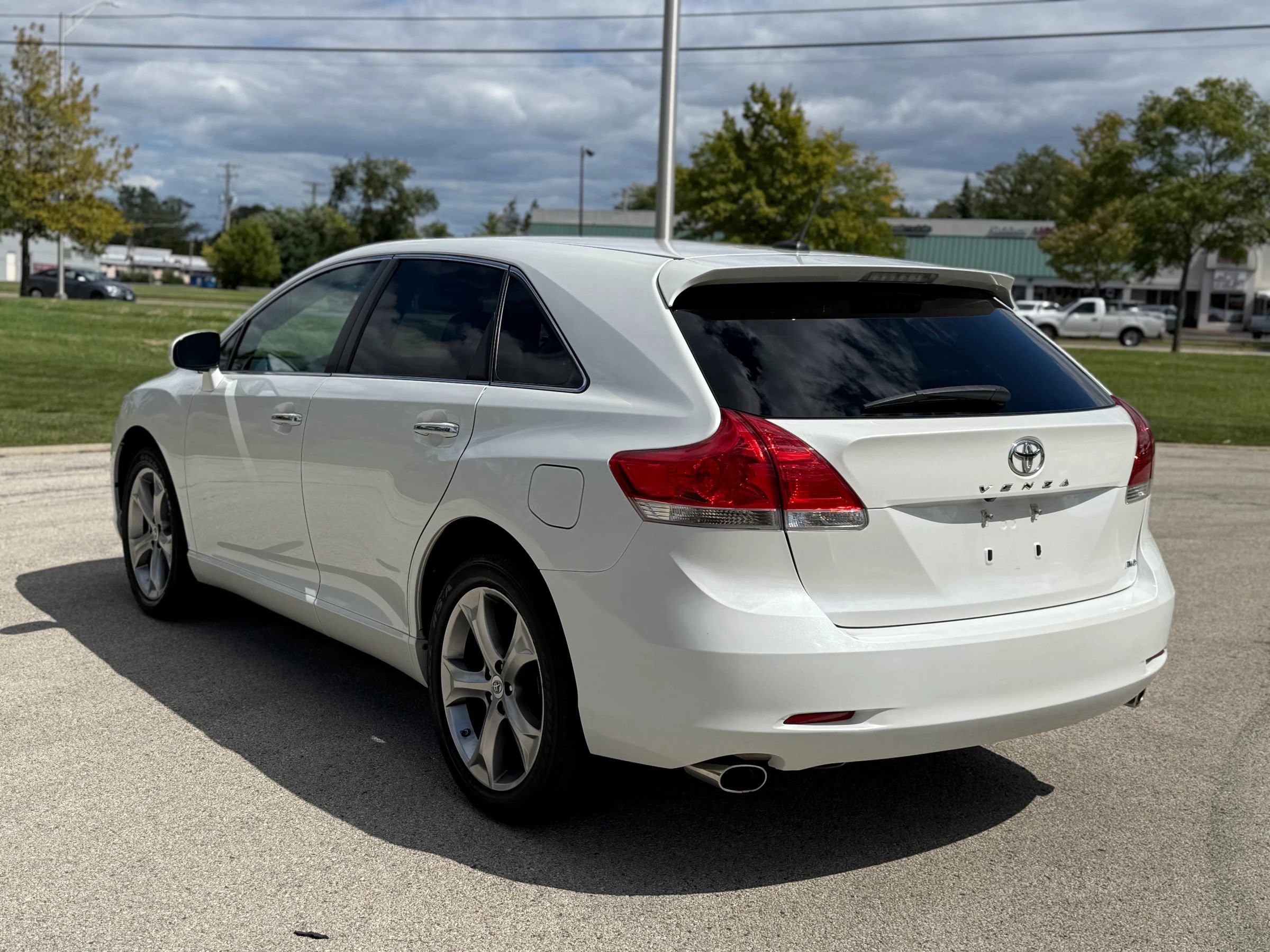 Used 2011 Toyota Venza AWD w/ Comfort Pkg image 4