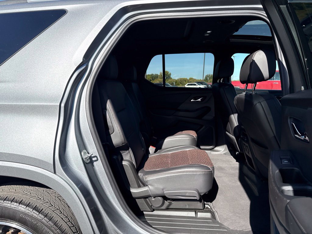 Used 2023 Chevrolet Traverse High Country AWD/4WD image 13