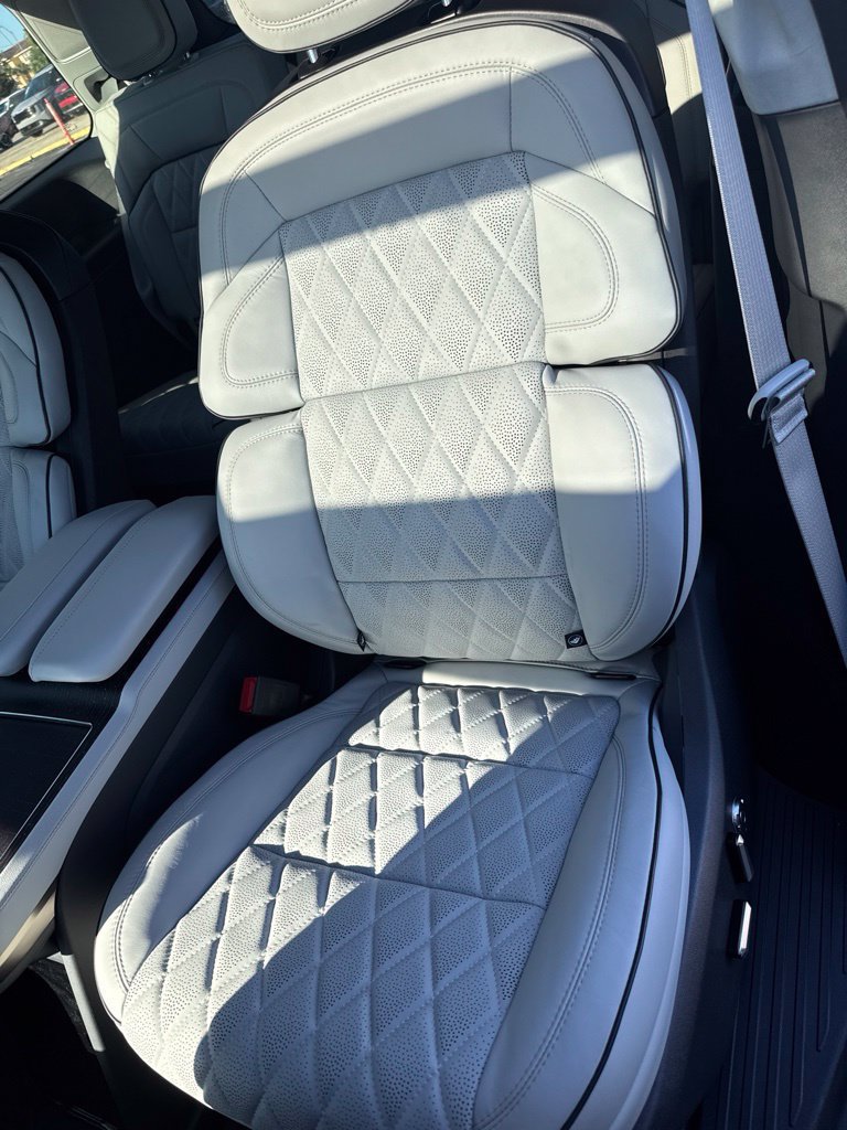 Used 2026 Lincoln Navigator Black Label w/ Black Label Special Edition AWD/4WD image 17