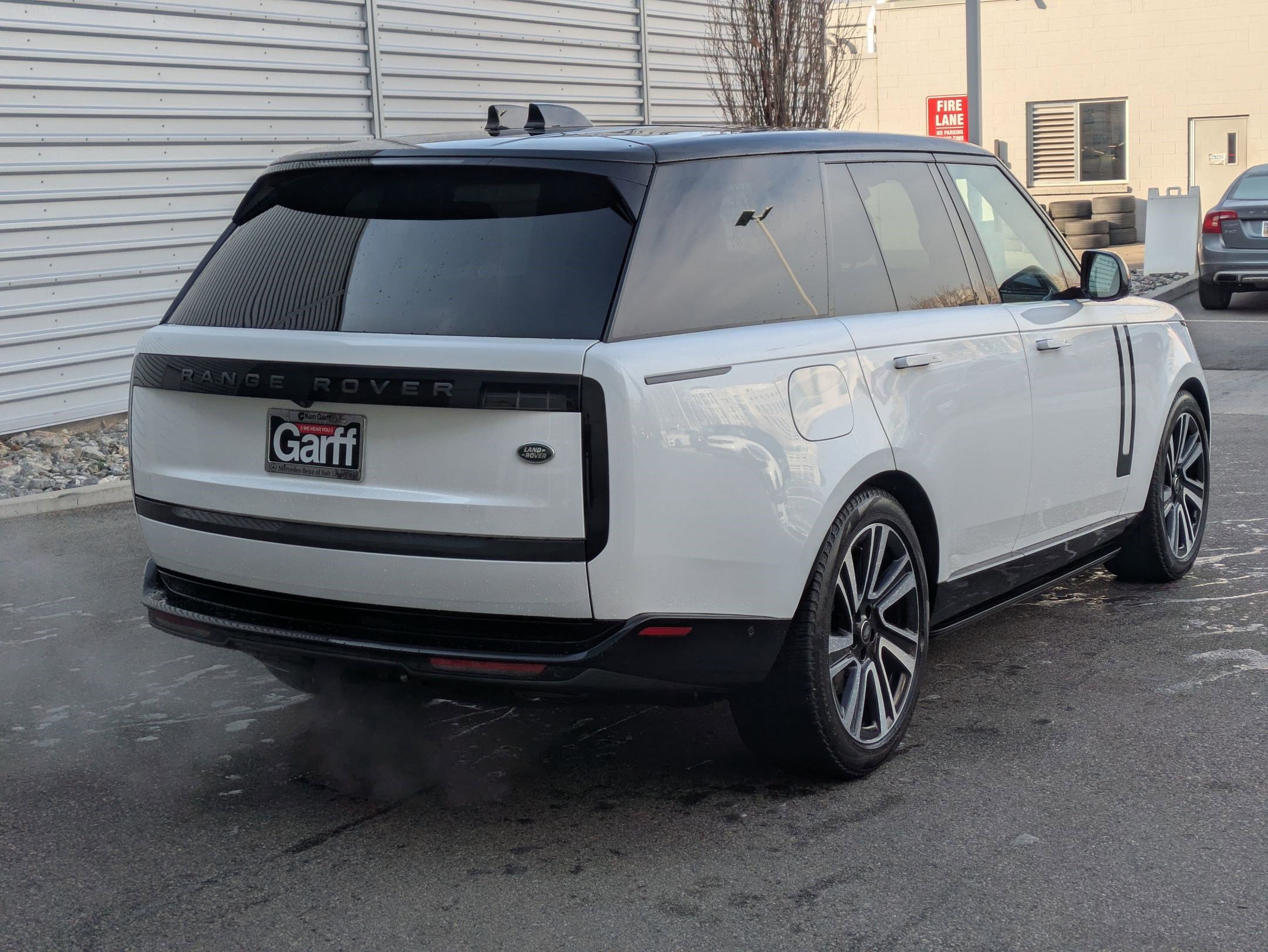 Used 2023 Land Rover Range Rover SE image 3