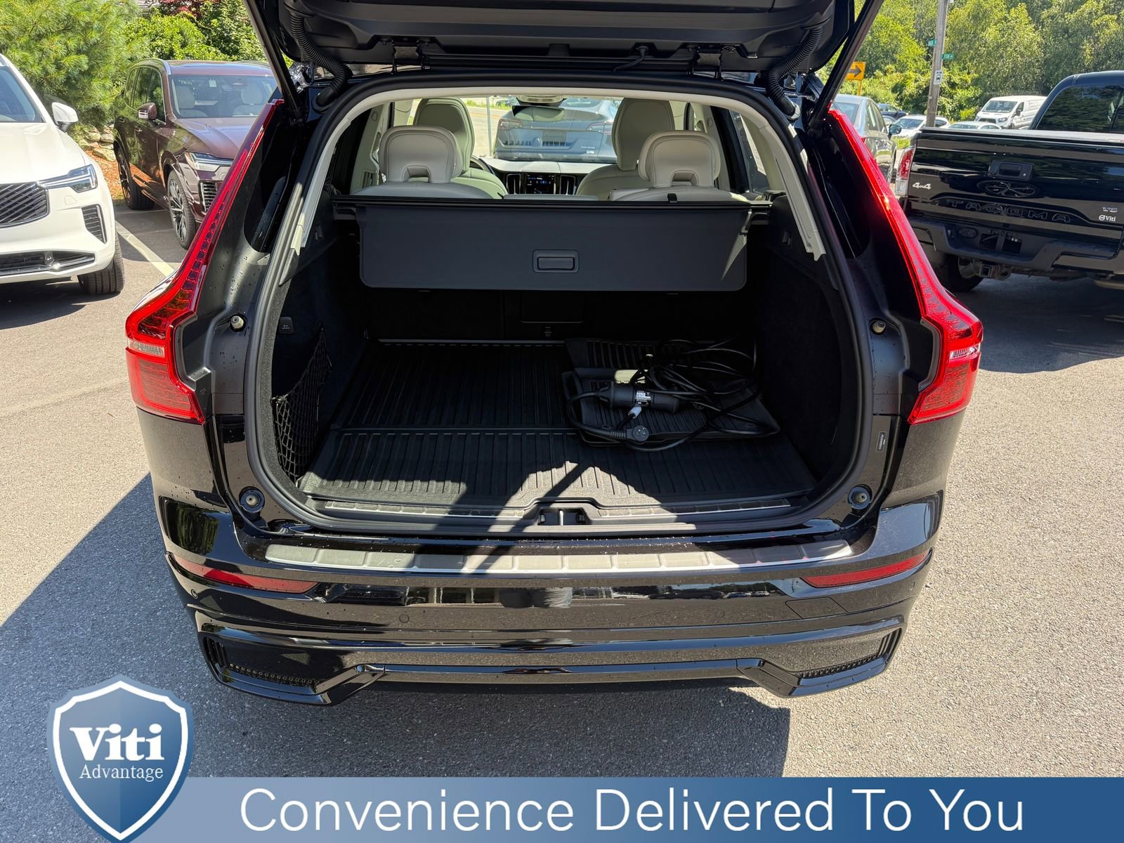 Certified 2024 Volvo XC60 T8 Ultimate w/ Protection Package Premier image 24