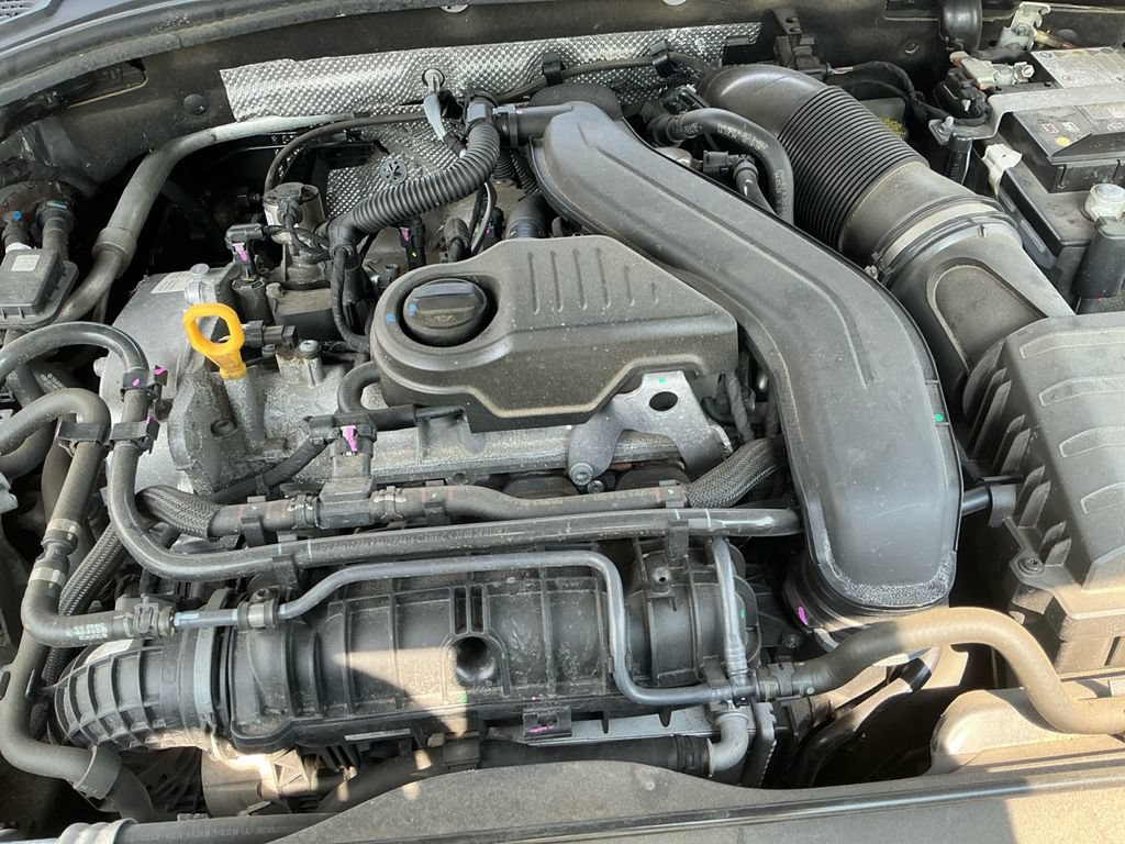 Used 2025 Volkswagen Jetta SE FWD image 9