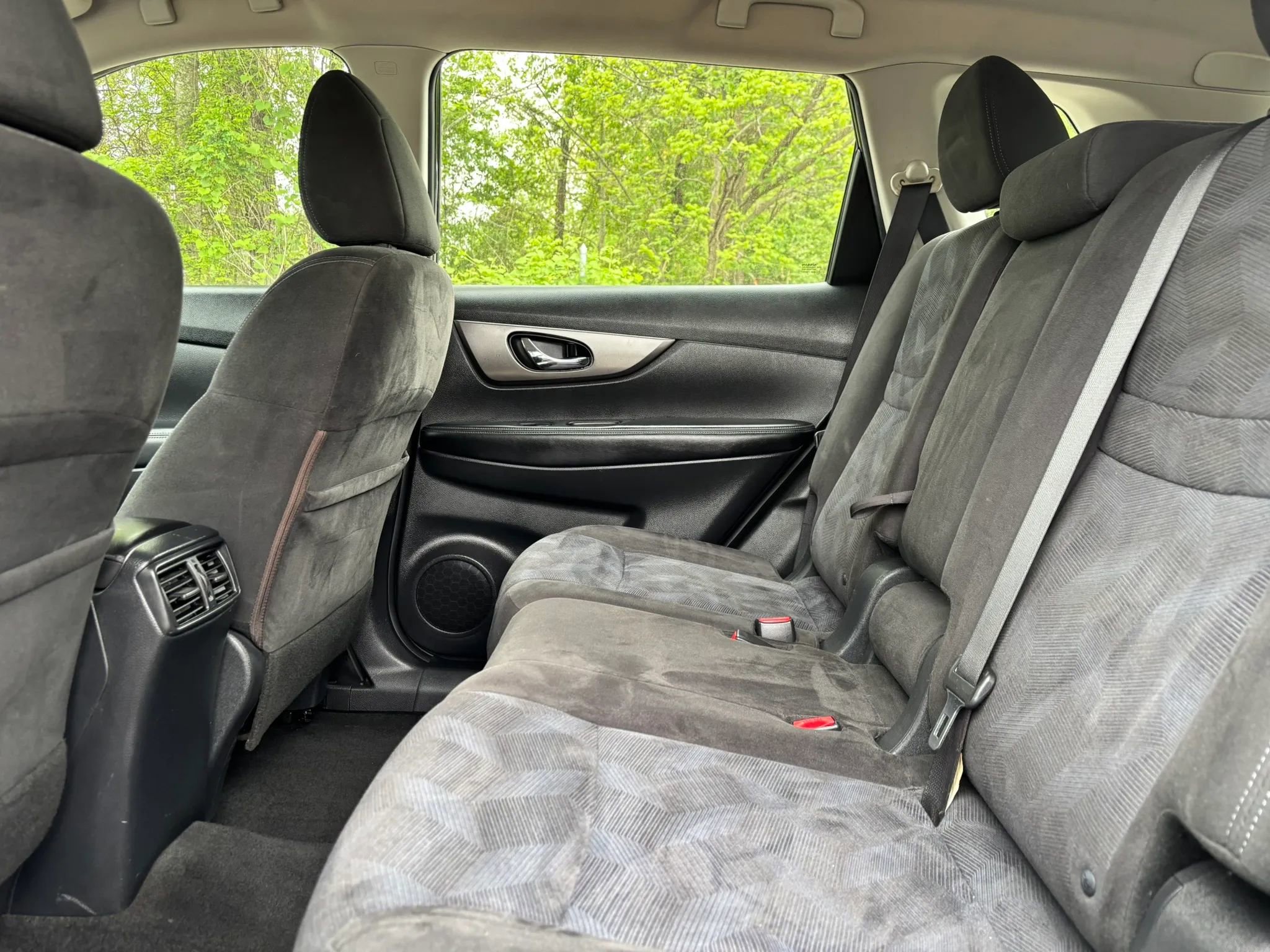 Used 2015 Nissan Rogue S image 14