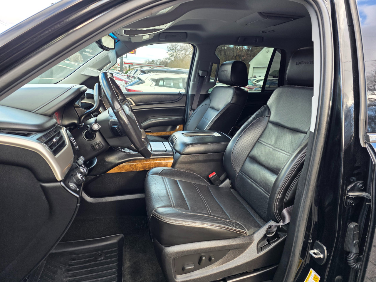 Used 2015 GMC Yukon Denali image 9