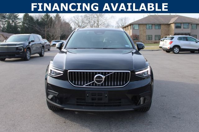 Used 2025 Volvo XC40 B5 Core image 3
