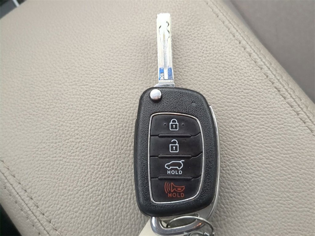 Used 2017 Hyundai Tucson SE image 32