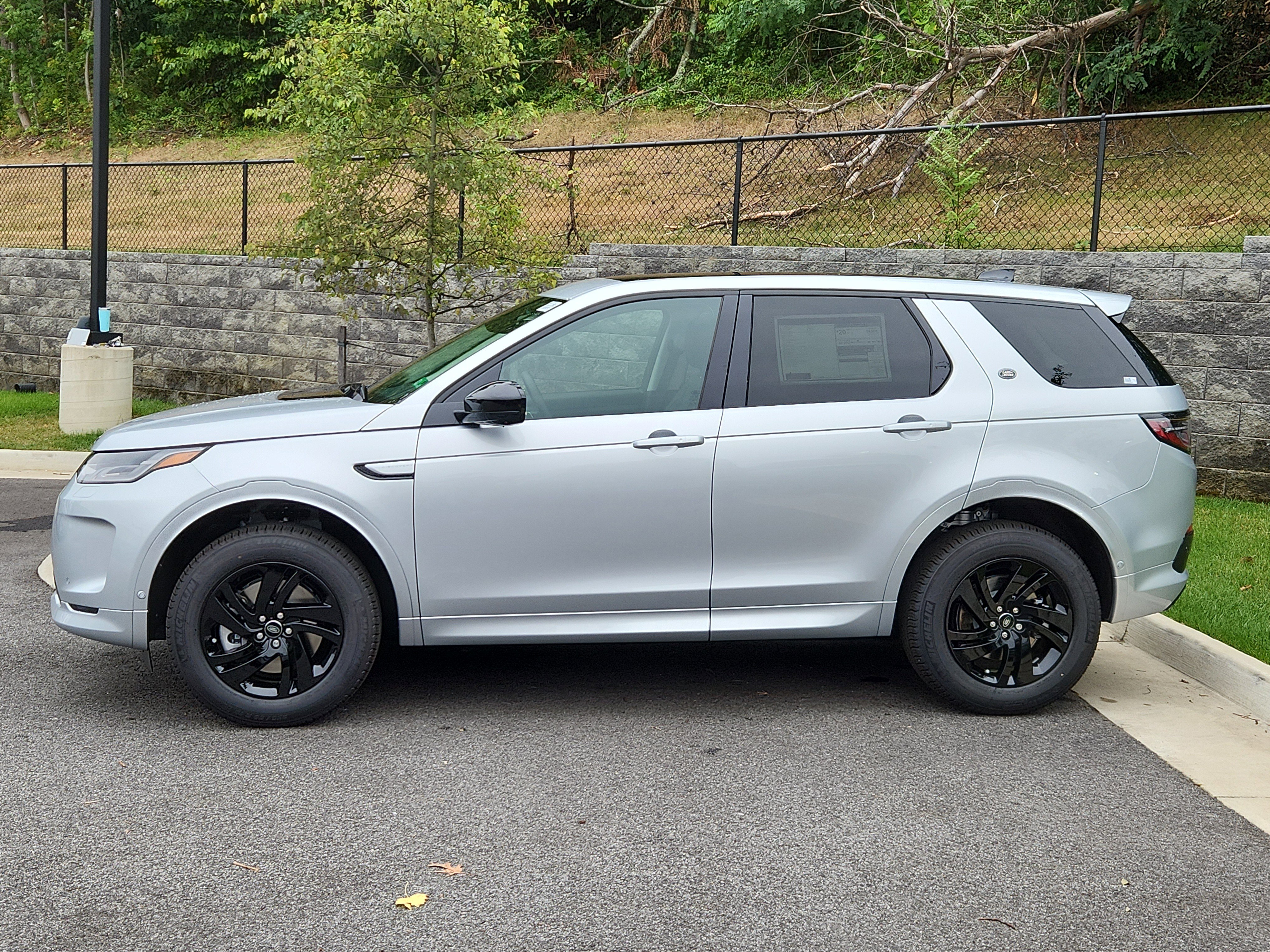 Used 2025 Land Rover Discovery Sport S image 6