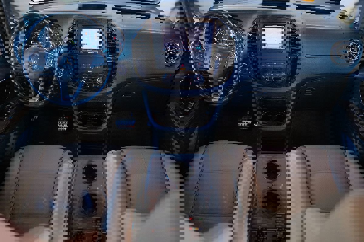 Used 2018 Mercedes-Benz Metris Passenger image 12