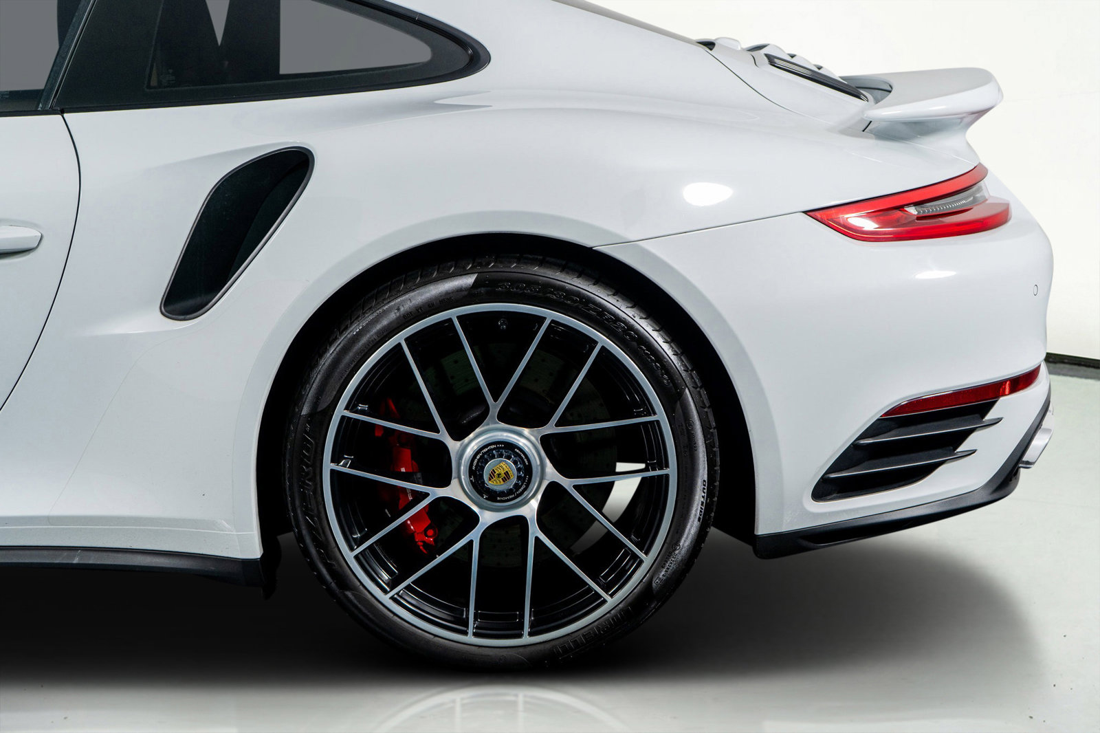 Used 2017 Porsche 911 Turbo image 18