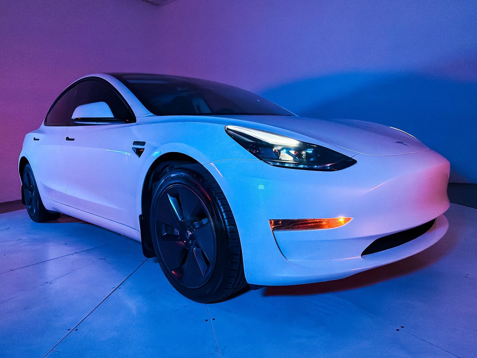 Used 2023 Tesla Model 3 Standard Range RWD image 4
