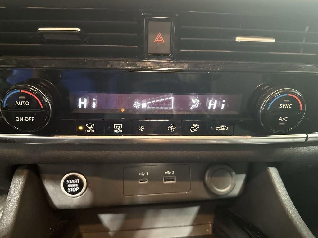 Used 2022 Nissan Rogue SV image 17