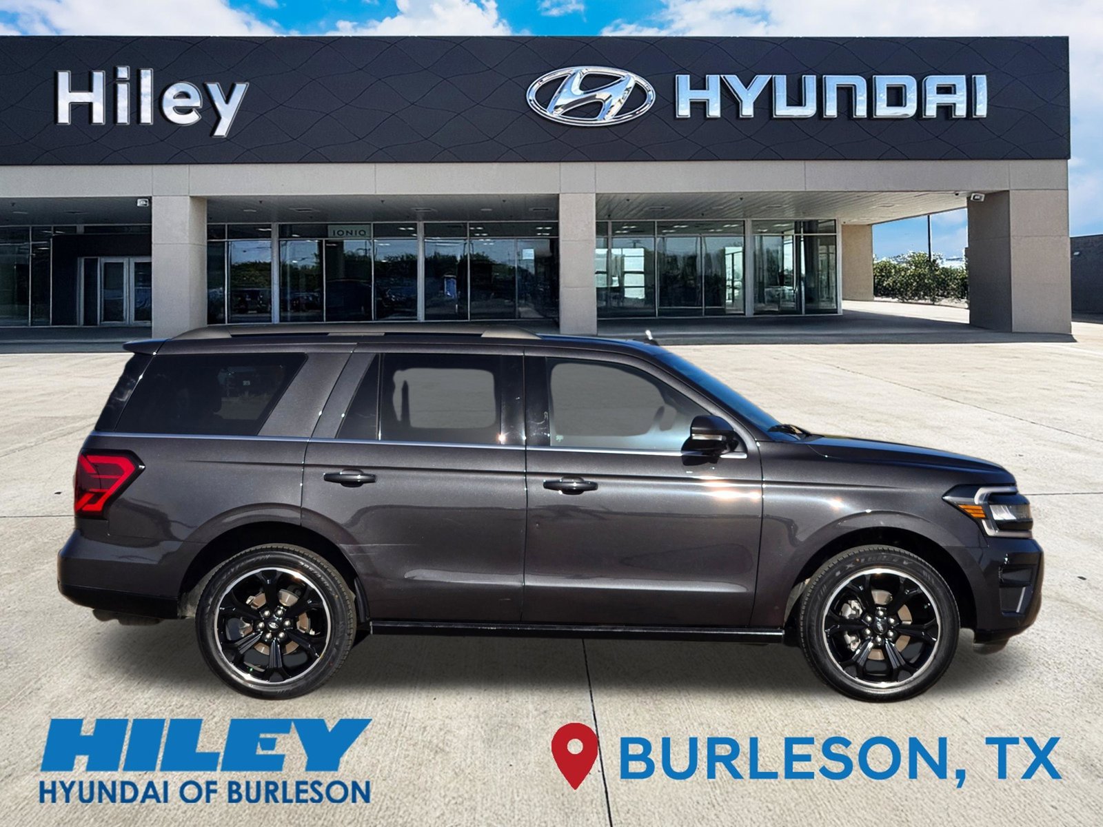 Used 2023 Ford Expedition Limited RWD image 3
