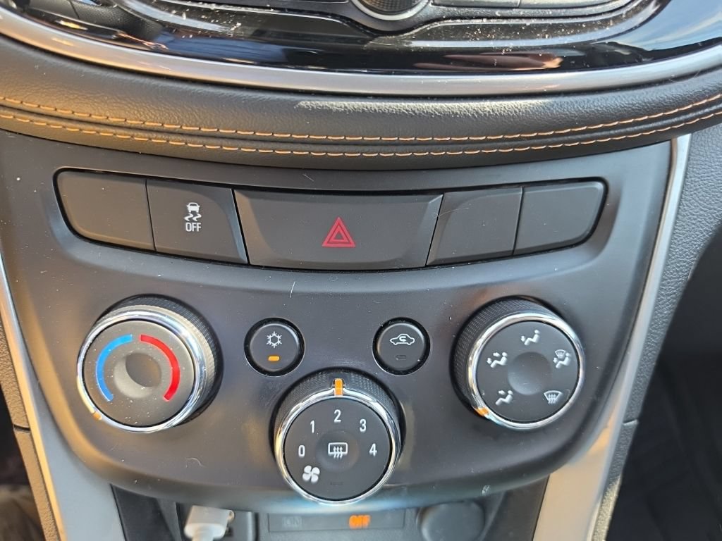 Used 2021 Chevrolet Trax LT FWD image 23