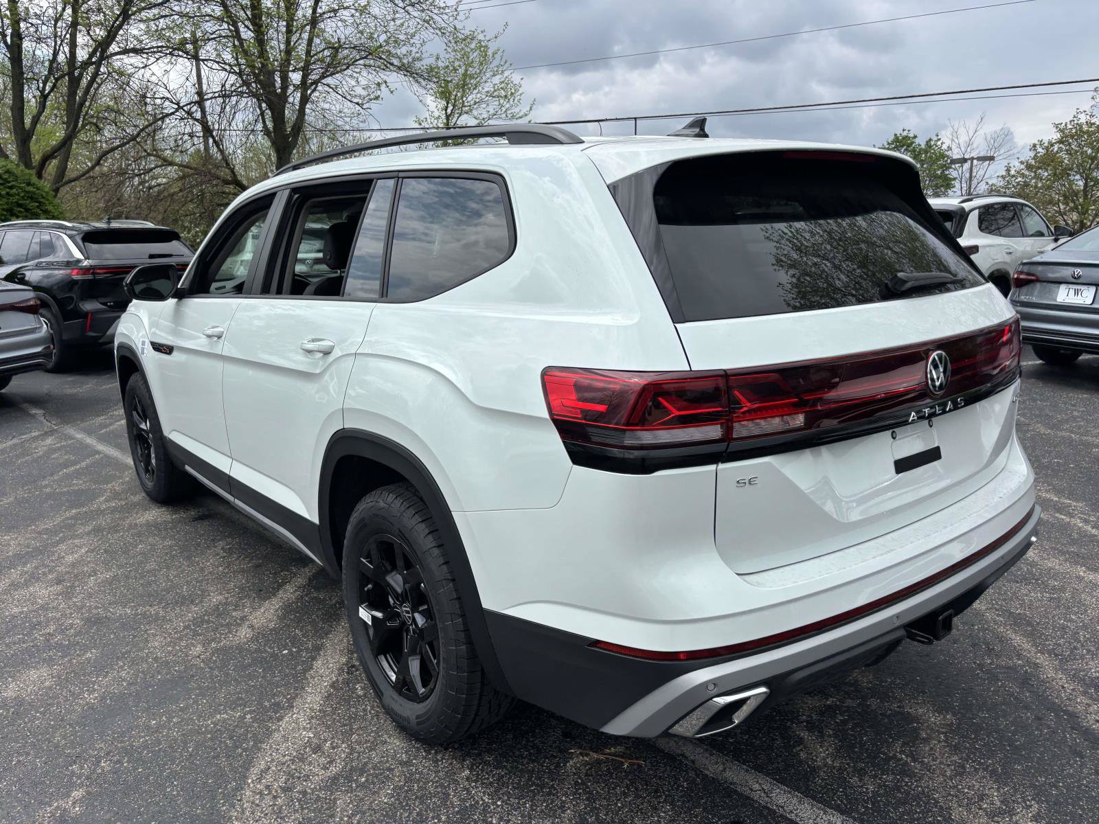 New 2026 Volkswagen Atlas Peak Edition AWD/4WD image 7