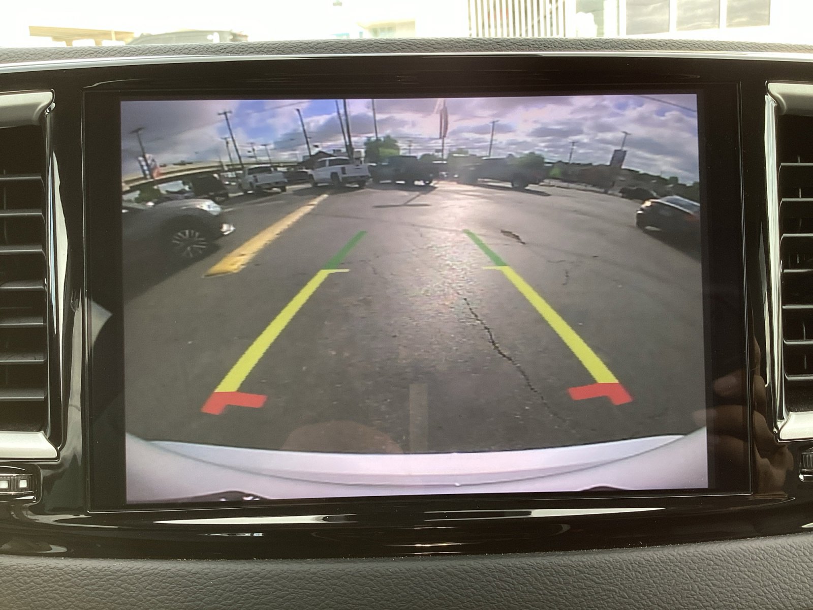 Used 2023 Chrysler Pacifica Touring-L image 21