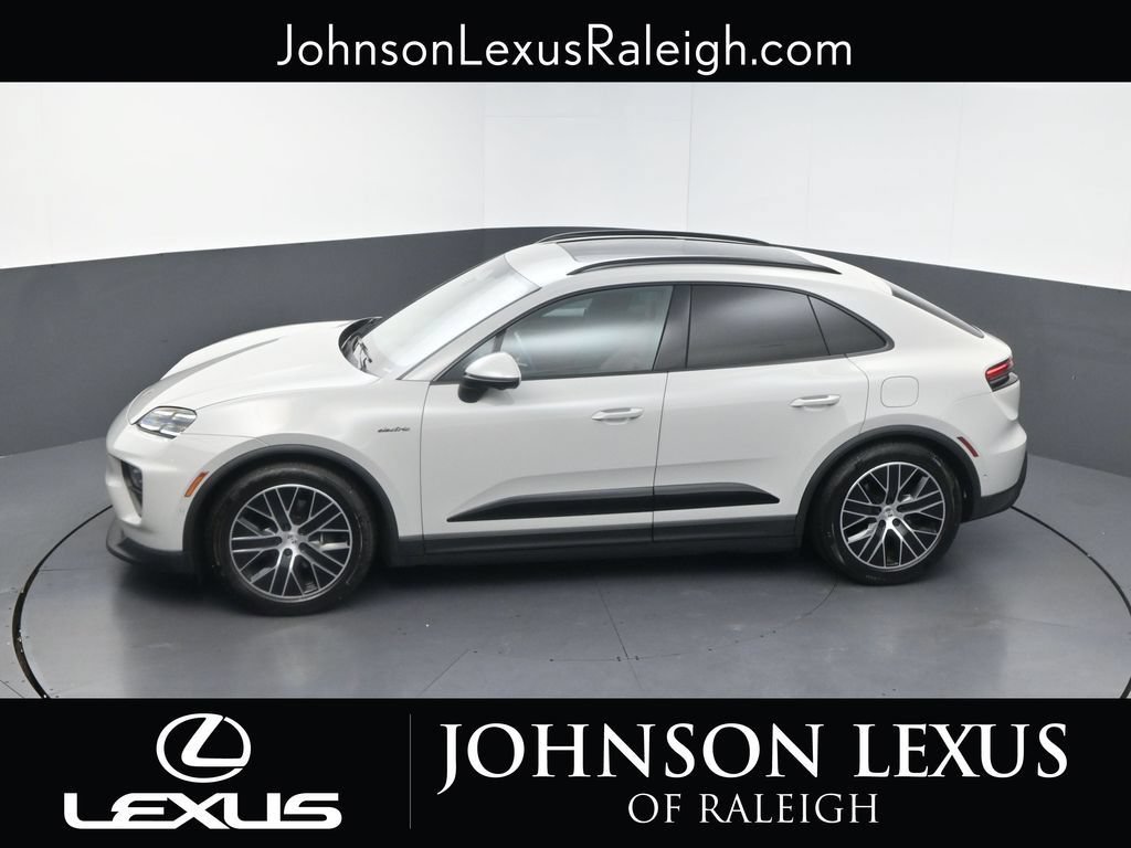 Used 2026 Porsche Macan 4 Electric AWD/4WD image 29
