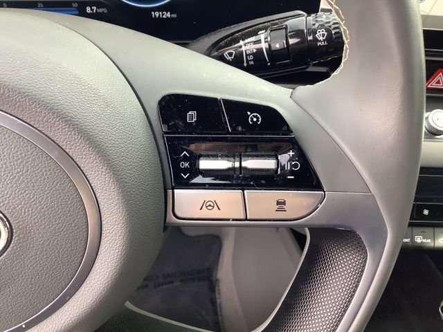 Used 2023 Hyundai Elantra SEL w/ Convenience Package image 12