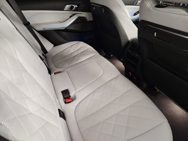 Used 2025 BMW X5 xDrive40i w/ Premium Package image 32