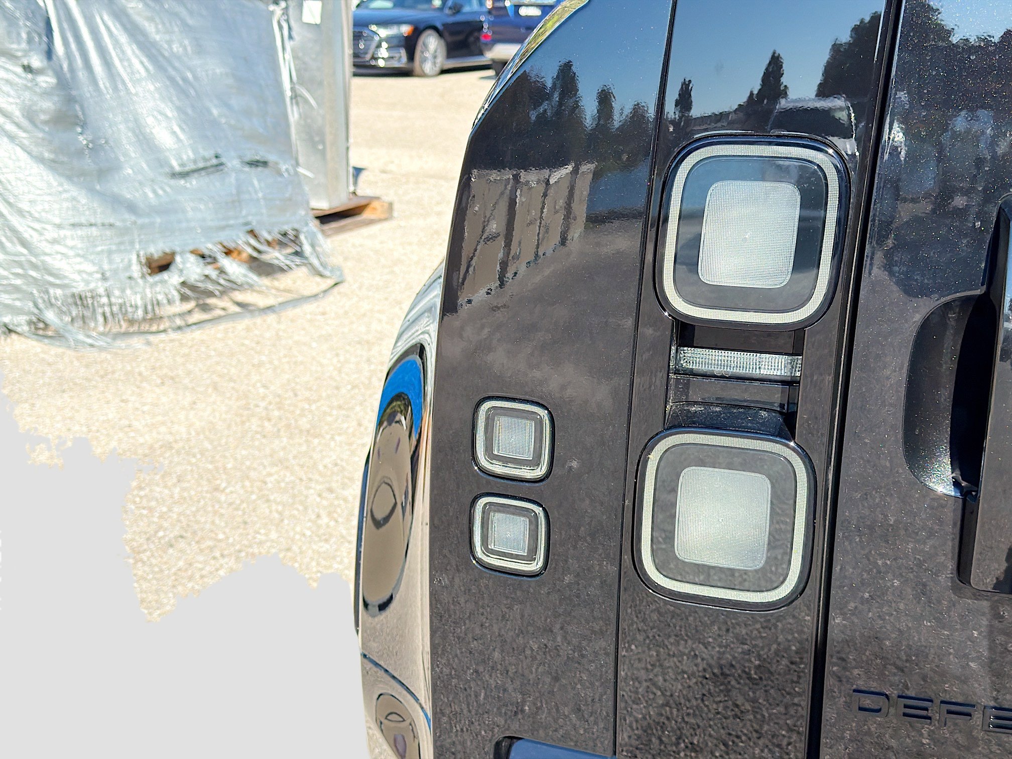 New 2026 Land Rover Defender 110 X-Dynamic SE image 10