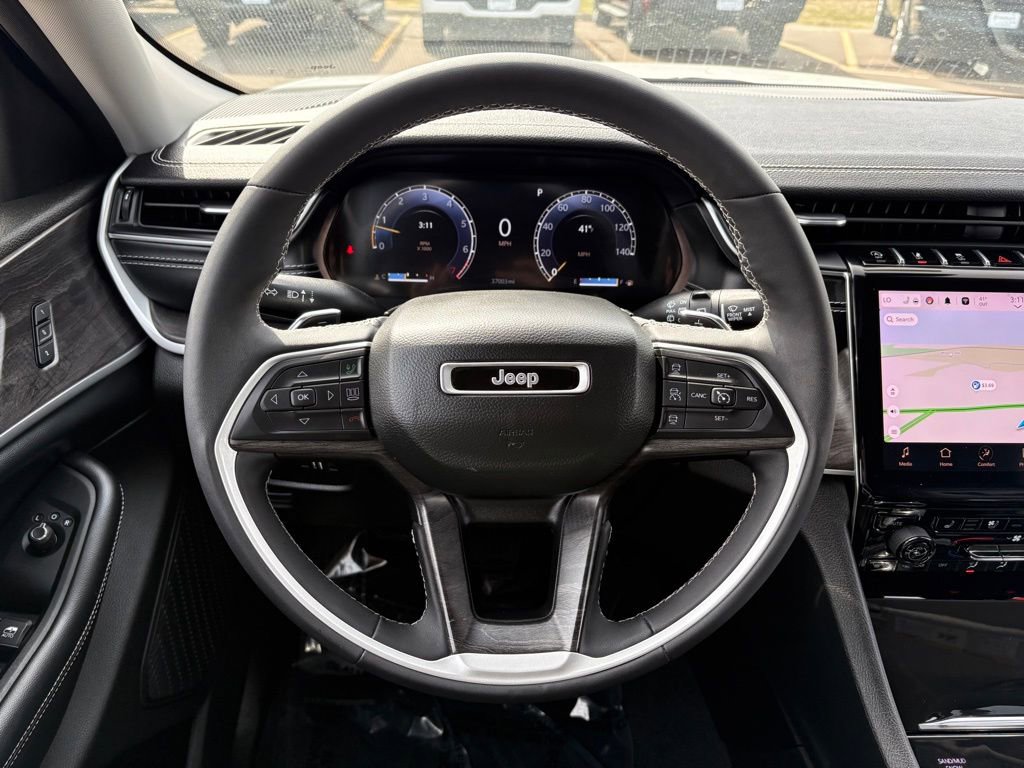 Certified 2023 Jeep Grand Cherokee Limited w/ Luxury Tech Group II AWD/4WD image 23